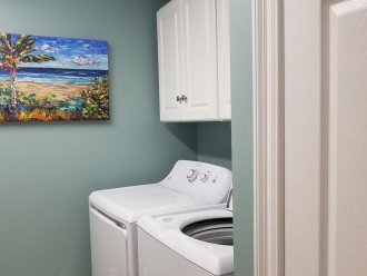 Convenient in unit laundry w/ full size washer dryer