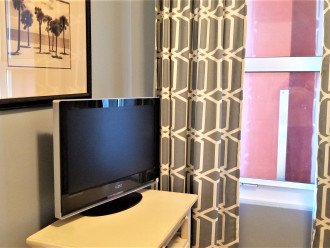 2nd guest bedroom flat screen TV for private viewing~Perfect for kids!