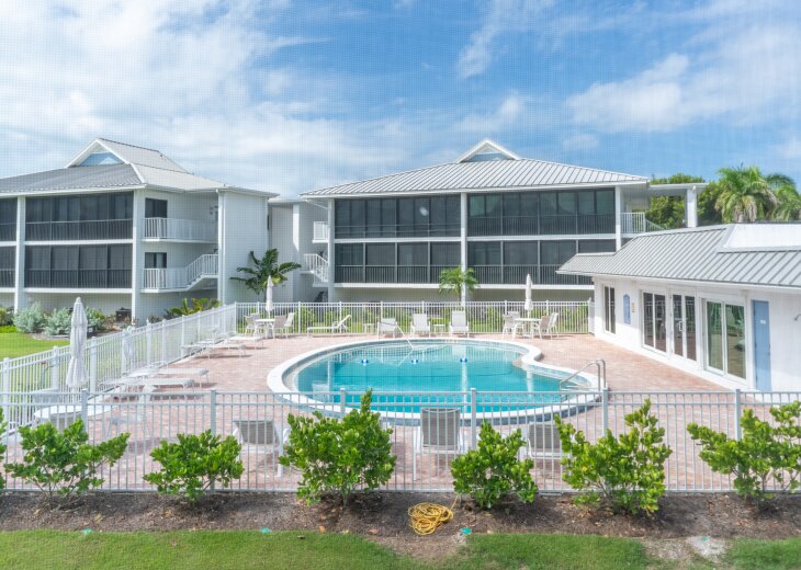 Beautiful heated community pool complete with clubhouse and loungers.