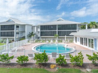 Sunset South | 2BR + Den | Pool & Beach Access