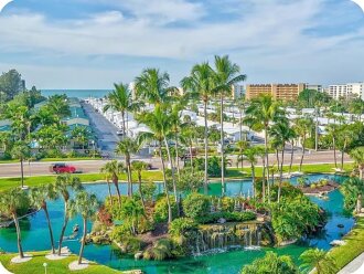 Siesta Key Beach Condo w/ pool half mile to beach!