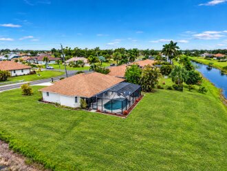 Waterfront Retreat Saltwater Pool | Beaches nearby