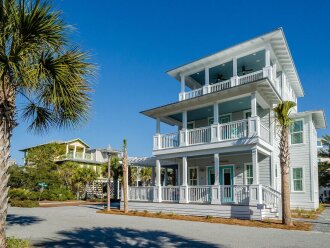 Beach House in Seacrest Beach. Steps to beach and pool. Near Rosemary Beach