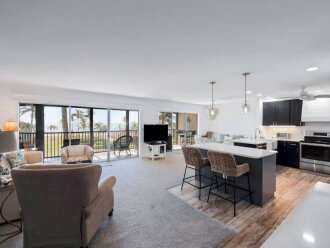 Magnificent Gulf View Shipp&rsquo;s Landing Condo