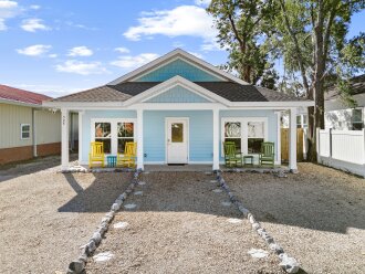 Sleeps 8 | Downtown | Boat Parking & Pet Friendly!