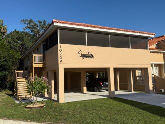 SIGNATURE | Luxury Stilt Home | FREE Boat Slip & Pool | Sleeps 6 | pet-friendly