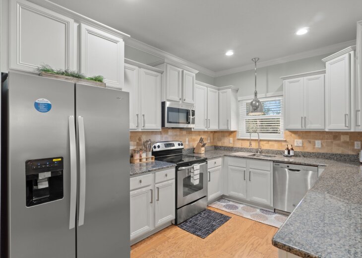 Fully equipped kitchen with all appliances and basic essential