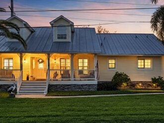 Bonita Springs Paradise, Pool spa Canal home 5 min to city 20 min to beach & RSW