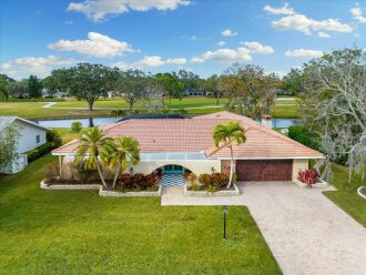 Poolside Paradise | Sarasota Waterfront Retreat