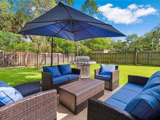Family & Pet Friendly Retreat Under the Oaks