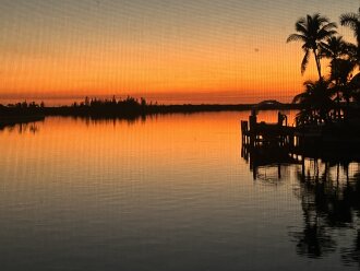 WATERFRONT CANAL HOME on Laguna Lake w/ GORGEOUS SUNSETS