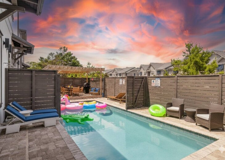 For groups renting both sides keep the divider open so you can share the whole pool!