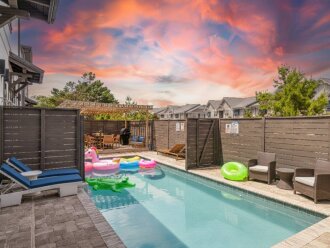 Luxury Retreat with Private Pool l Sleeps 28