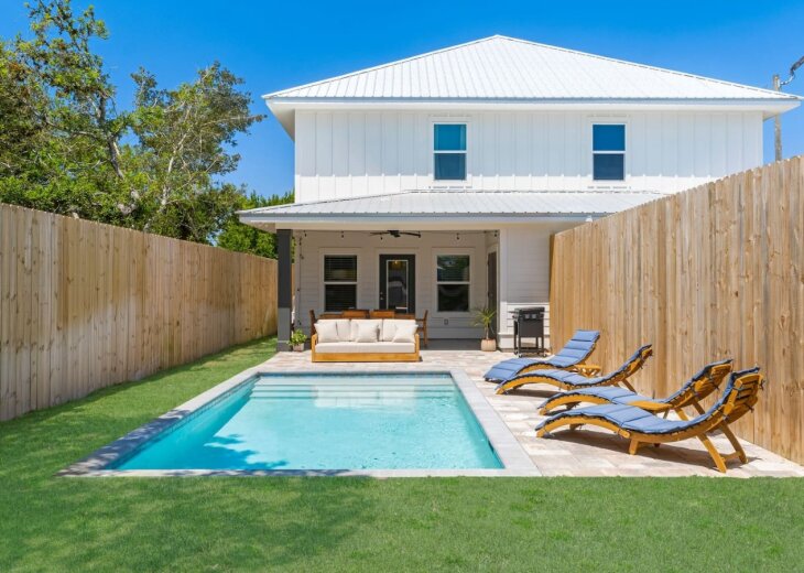 A spacious backyard to enjoy the pool, the sun or grilling out