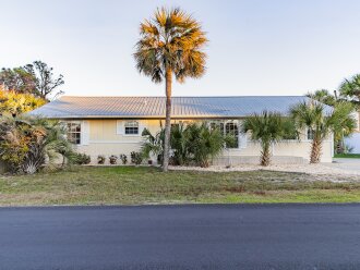Sand VolleyBall Stay and play beach home