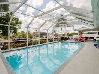 Canal Retreat: Heated Pool &bull; Dock &bull; Kayaks &bull; Bikes