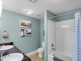 Master bath en suite w/lots of under-sink space for your belongings, tub-shower combo
