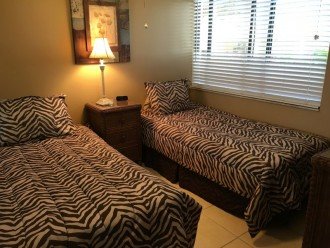 Guest Bedroom - Twin Beds or convert to King