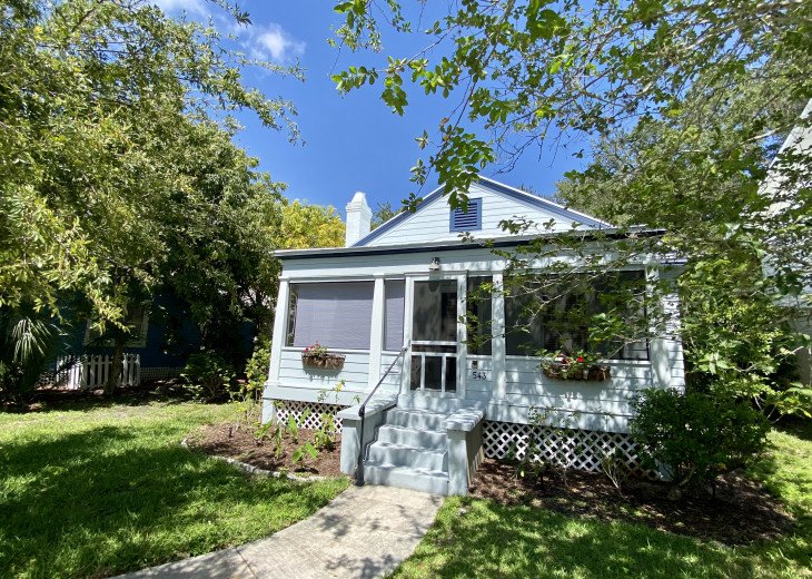 Downtown renovated classic Florida home in Laurel Park; walk to all #1