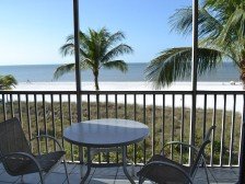 Updated Direct Beachfront Condo - North End!