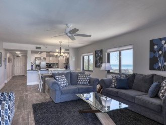 Luxurious 3-BR/2-BA condo on the Gulf of Mexico #11