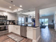Luxurious 3-BR/2-BA condo on the Gulf of Mexico