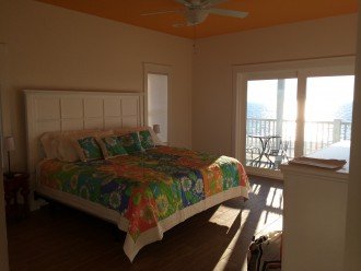 'Sunflower' Master king suite with private gulf-freon deck