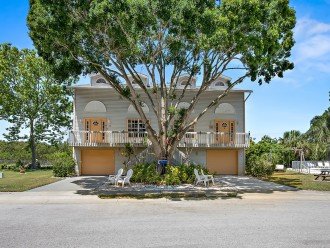 Location is everything and this unit is perfectly situated near beaches and Old