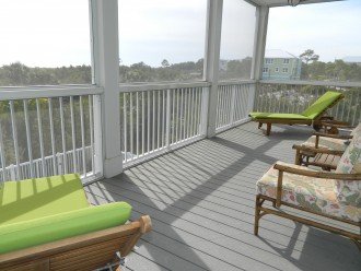 Deck off of 2 king rooms