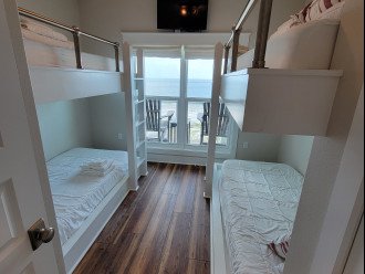 3rd Floor Bunkroom - 4 built in extra long bunk beds