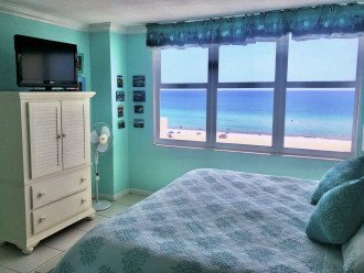 View the ocean from your King-size bed!