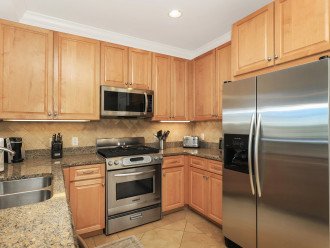 High end appliances and granite counter tops and stand alone ice machine!