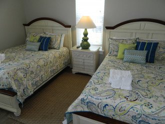 2 sets of queen beds on living floor