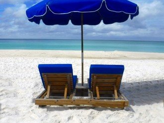 Beach service ($260 weekly value free to our renters) 2 padded chairs & umbrella