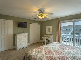 King master suite with flat screen cable TV/DVD, ceiling fan, and alarm clock.