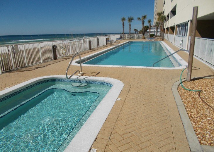 DAZZELING DIRECT OCEAN FRONT 4 br condo NO SERVICE FEES FREE BEACH SERVICE #1
