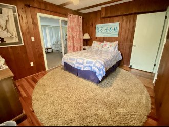 2nd bedroom with Queen-sized bed