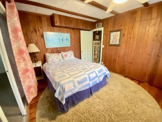 2nd bedroom with Queen-sized bed