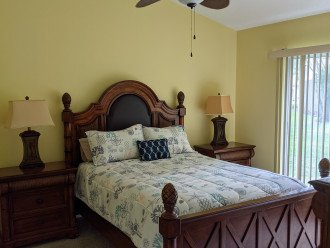 Master Bedroom - 1 Queen size bed