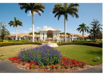 Glen Eagle Golf & Country Club 1st Fl Villa, close to 5th Ave. & Naples beaches #2