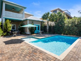 Upscale Luxury Home- Private Pool- Free 6 Seat Golf Cart! 2 Minutes to Beach!