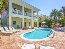 Sun Kiss'd- Luxury Home! Private Pool- Free 6 Seat Golf Cart! 3 Minutes to Beach