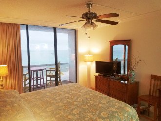 Private balcony with breathtaking views of the Gulf & east and west shoreline.
