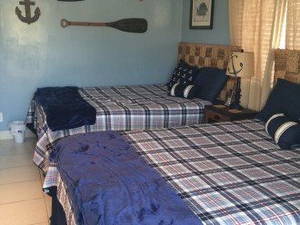 3rd bedroom- 2 queen beds, flat screen smart tv, individual climate control AC