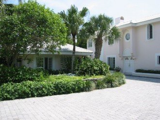 SPECIAL RATES UPON RQST* Charming Old Naples home 75 yards to the Naples beach #2
