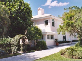 SPECIAL RATES UPON RQST* Charming Old Naples home 75 yards to the Naples beach #3