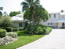 SPECIAL RATES UPON RQST* Charming Old Naples home 75 yards to the Naples beach