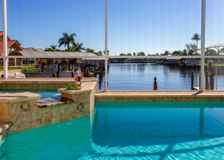 Pool, Spa, HUGE 250' Canal View