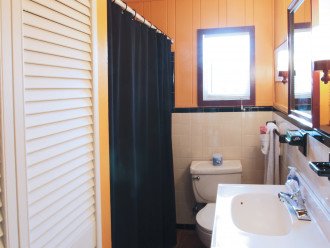 Bathroom 2 - tub/shower combination