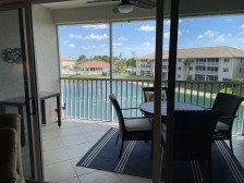 Beautiful Tommy Bahama Upscale Decor 3 BR Condo in Desired Naples, FL